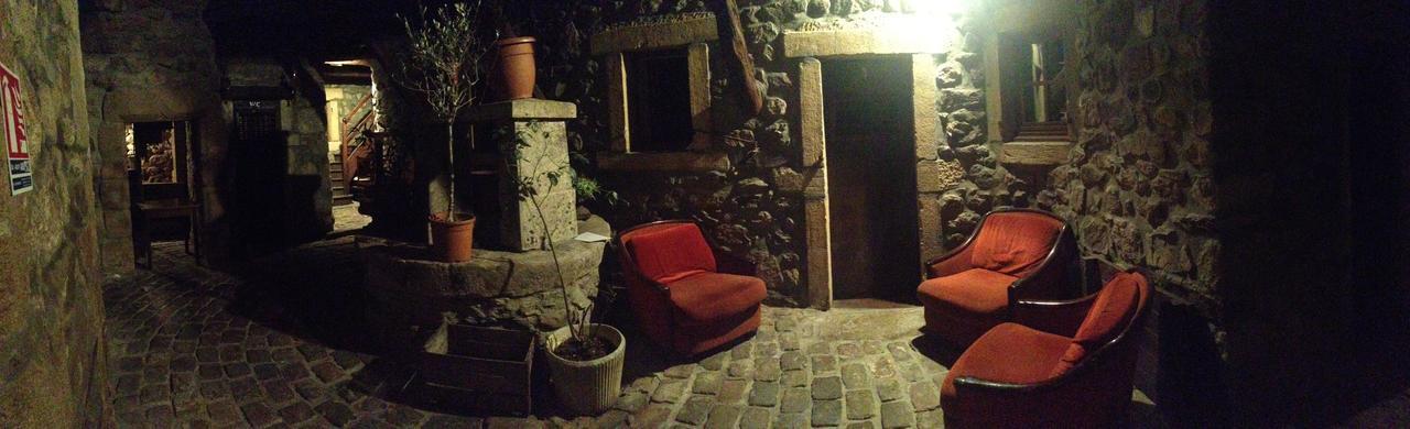 Couette-café Aux Prisons De Montagny 3*
